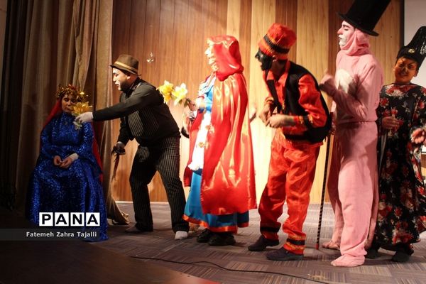 نمایش موزیکال و شاد شهر عروسک‌ها