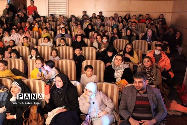 نمایش موزیکال و شاد شهر عروسک‌ها