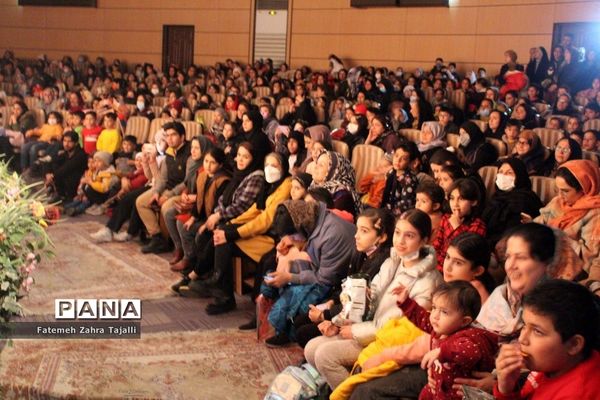 نمایش موزیکال و شاد شهر عروسک‌ها