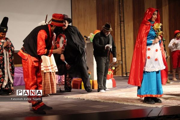 نمایش موزیکال و شاد شهر عروسک‌ها