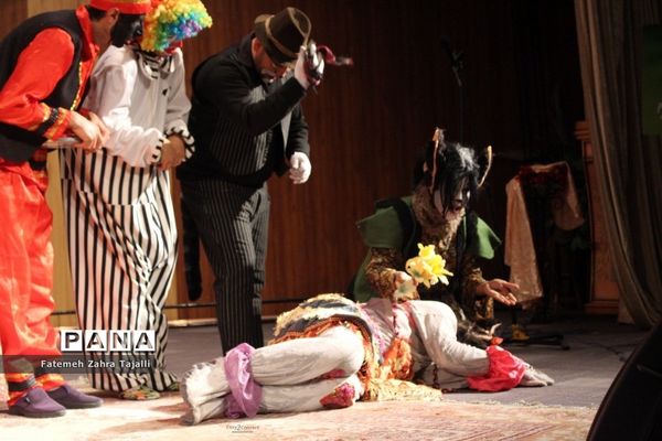 نمایش موزیکال و شاد شهر عروسک‌ها