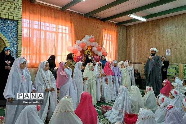 جشن ‌تکلیف دانش‌آموزان مدرسه حجاب ناحیه یک بهارستان