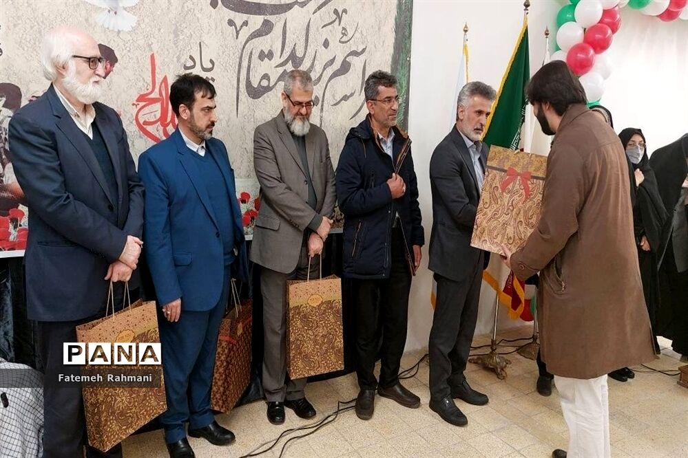 برگزاری یادواره  شهدا در دبیرستان فرزانگان ۸