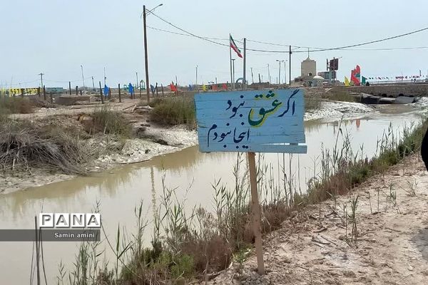 دانش‌آموزان دختر رودهن در اردوی راهیان نور