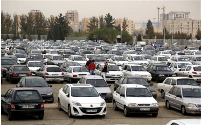 انتقاد  از عرضه خودرو در بورس