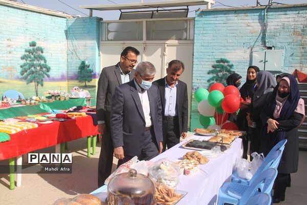 برگزاری نمایشگاه دست‌سازه و بازارچه دانش‌آموزی در دبیرستان غیر دولتی  اندیشه برتران بهبهان