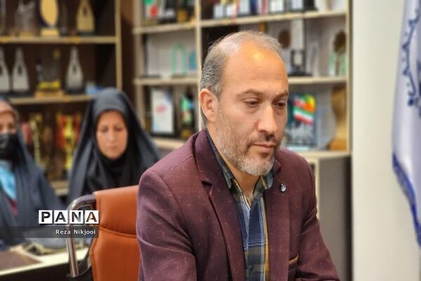 نشست هم‌اندیشی و آموزش خانواده روسای انجمن مدارس ناحیه یک بهارستان