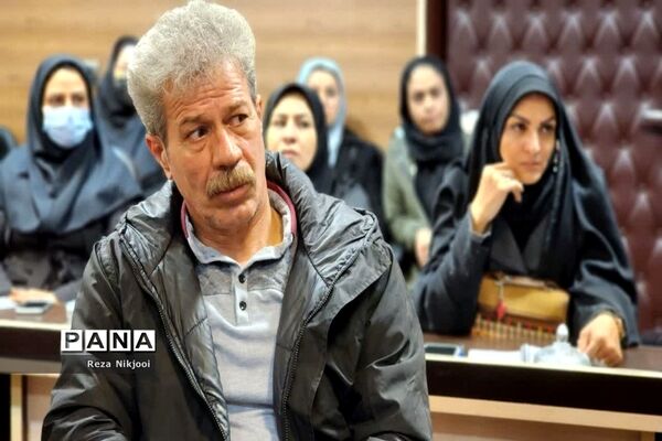 نشست هم‌اندیشی و آموزش خانواده روسای انجمن مدارس ناحیه یک بهارستان