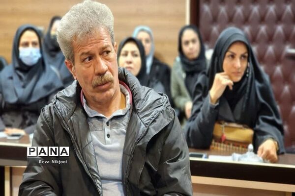 نشست هم‌اندیشی و آموزش خانواده روسای انجمن مدارس ناحیه یک بهارستان