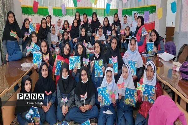 بازدید دانش‌آموزان مدرسه هفت تیر از کانون فرهنگی و هنری بافق