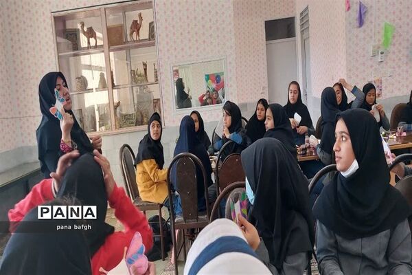 بازدید دانش‌آموزان مدرسه هفت تیر از کانون فرهنگی و هنری بافق