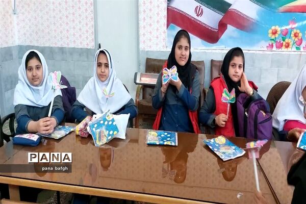 بازدید دانش‌آموزان مدرسه هفت تیر از کانون فرهنگی و هنری بافق