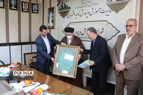 برگزاری جلسه شورای آموزش و پرورش درسالن همایش آموزش و پرورش ناحیه 2 شهرری