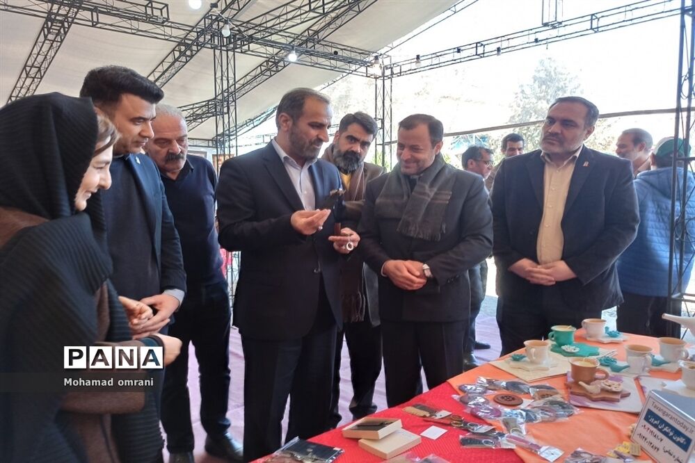افتتاح نمایشگاه تولیدات دانش‌آموزی قومیت‌ها و بوم گردی منطقه۲