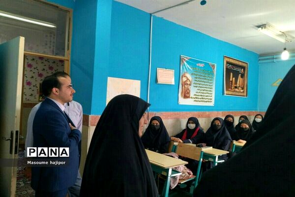 بازدید مدیر آموزش و پرورش جوادآباد از دبیرستان نوشین بختیاری