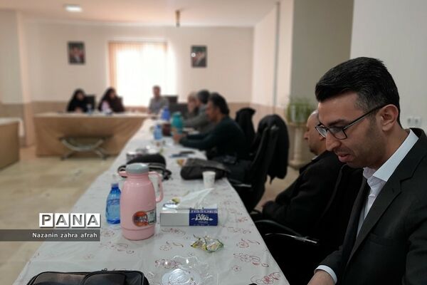 برگزاری نشست هم‌اندیشی مدیران متوسطه دوم در آموزش و پرورش رودهن