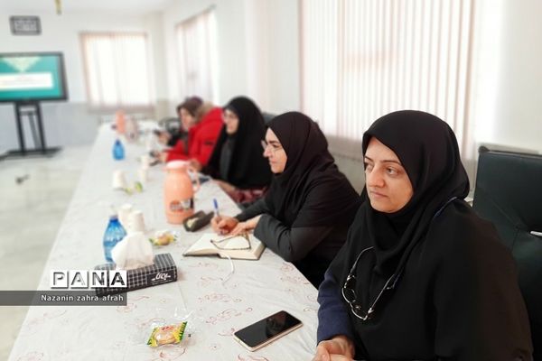 برگزاری نشست هم‌اندیشی مدیران متوسطه دوم در آموزش و پرورش رودهن