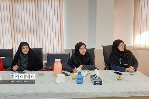 برگزاری نشست هم‌اندیشی مدیران متوسطه دوم در آموزش و پرورش رودهن