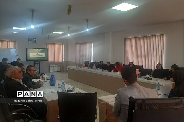 برگزاری نشست هم‌اندیشی مدیران متوسطه دوم در آموزش و پرورش رودهن