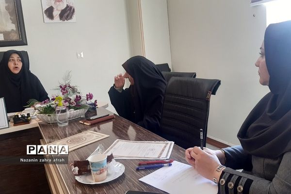 نشست کیفیت‌بخشی آموزشی و پرورشی مدارس متوسطه اول در رودهن 