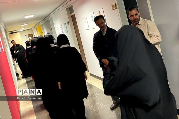 اجرا سرود دانش‌آموزان کانون فرهنگی تربیتی سمیه شهرری در وزارت آموزش و پرورش