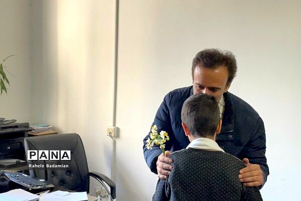 اجرا سرود دانش‌آموزان کانون فرهنگی تربیتی سمیه شهرری در وزارت آموزش و پرورش