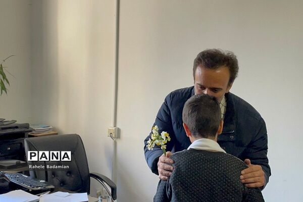 اجرا سرود دانش‌آموزان کانون فرهنگی تربیتی سمیه شهرری در وزارت آموزش و پرورش