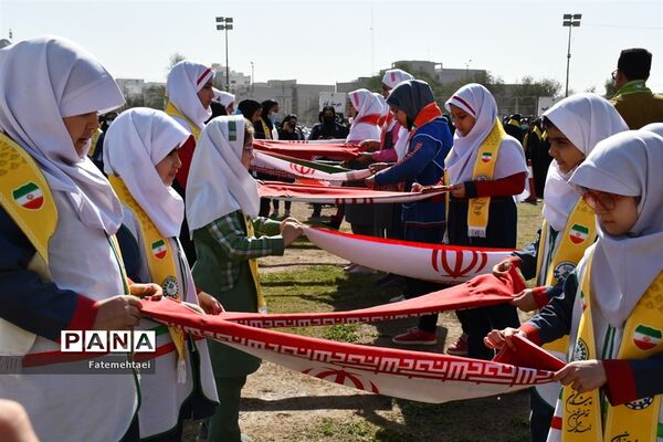 برگزاری مانور ۲۰۰۰ نفری تداوم انقلاب با یاوران انقلاب در اهواز