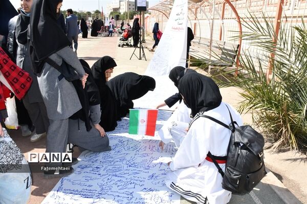 برگزاری مانور ۲۰۰۰ نفری تداوم انقلاب با یاوران انقلاب در اهواز