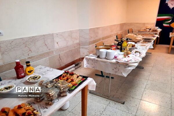 برگزاری جشنواره غذا و صنایع‌دستی در مدرسه فرزانگان شهدای مدافع حرم ملارد