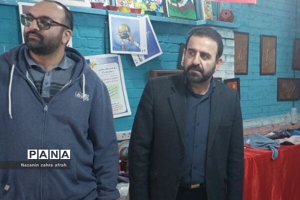 بازدید و ارزیابی نمایشگاه مدرسه انقلاب  دبیرستان آزاده رودهن