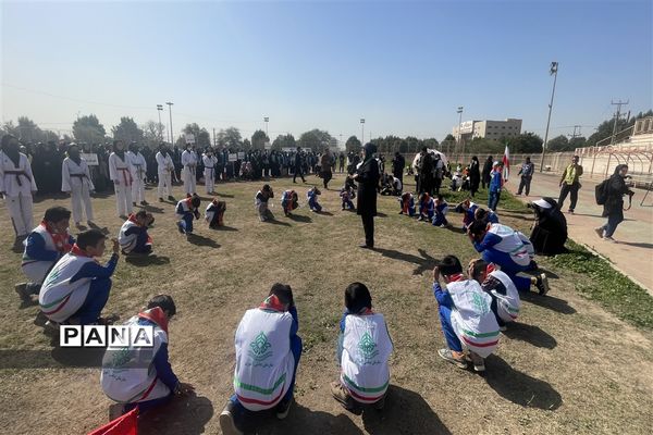تداوم انقلاب با مانور بزرگ یاوران انقلاب پیشتاز ناحیه یک اهواز