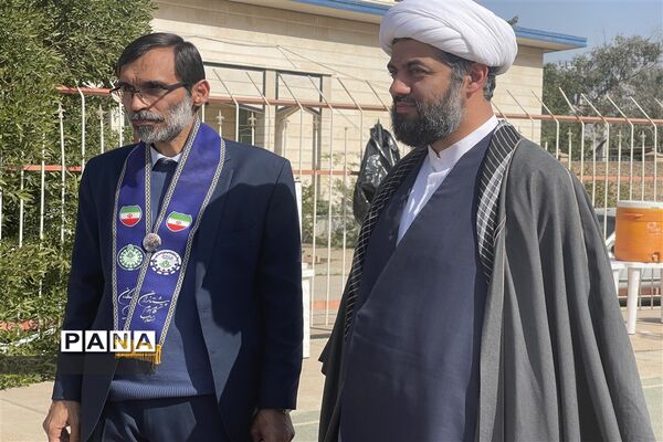 تداوم انقلاب با مانور بزرگ یاوران انقلاب پیشتاز ناحیه یک اهواز