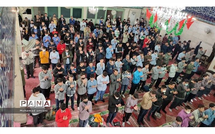 جشن تکلیف ۳۰۰ دانش‌آموز پسر مدارس منطقه ۲ با عنوان نور چشم برگزار شد