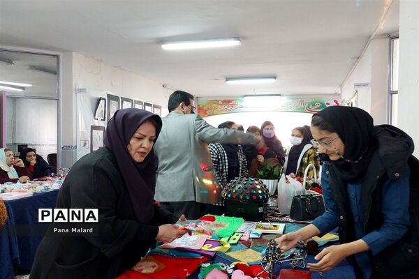 دومین روز نمایشگاه دستان پرتوان دختران سرزمین من در ملارد