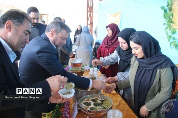 برپایی بازارچه خیریه توسط انجمن‌های اولیا و مربیان استان سمنان