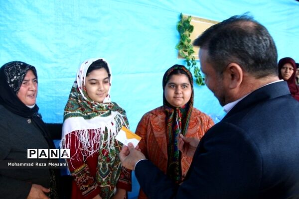 برپایی بازارچه خیریه توسط انجمن‌های اولیا و مربیان استان سمنان