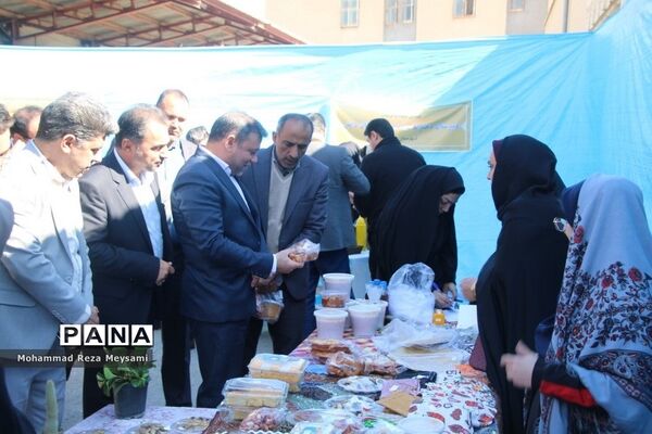 برپایی بازارچه خیریه توسط انجمن‌های اولیا و مربیان استان سمنان