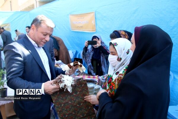 برپایی بازارچه خیریه توسط انجمن‌های اولیا و مربیان استان سمنان