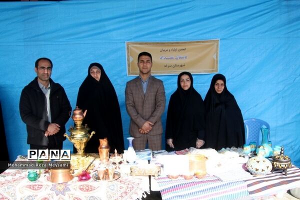 برپایی بازارچه خیریه توسط انجمن‌های اولیا و مربیان استان سمنان