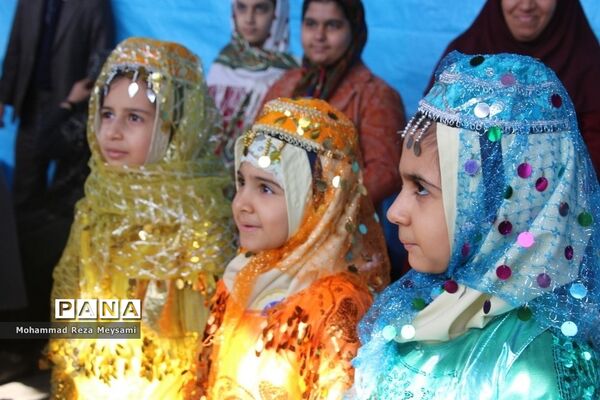 برپایی بازارچه خیریه توسط انجمن‌های اولیا و مربیان استان سمنان