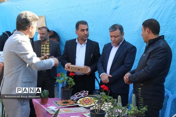 برپایی بازارچه خیریه توسط انجمن‌های اولیا و مربیان استان سمنان
