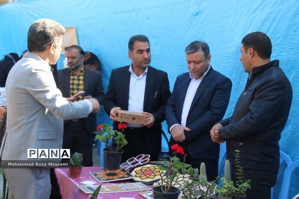برپایی بازارچه خیریه توسط انجمن‌های اولیا و مربیان استان سمنان