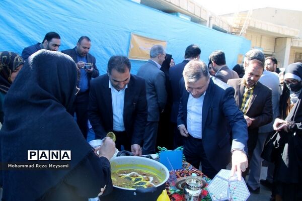 برپایی بازارچه خیریه توسط انجمن‌های اولیا و مربیان استان سمنان