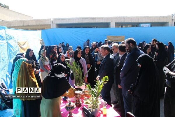 برپایی بازارچه خیریه توسط انجمن‌های اولیا و مربیان استان سمنان