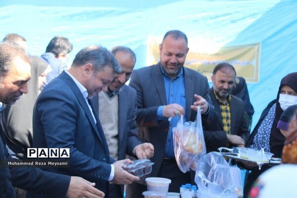 برپایی بازارچه خیریه توسط انجمن‌های اولیا و مربیان استان سمنان