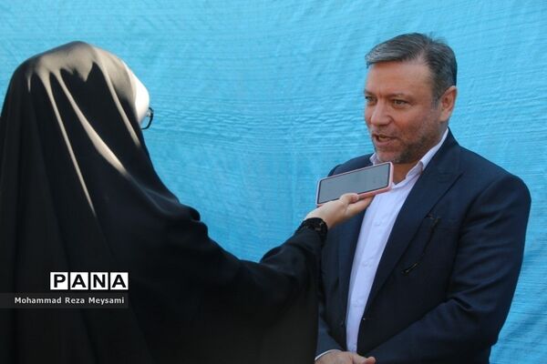 برپایی بازارچه خیریه توسط انجمن‌های اولیا و مربیان استان سمنان