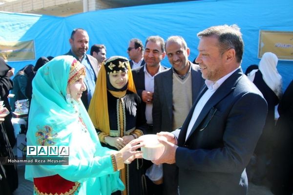 برپایی بازارچه خیریه توسط انجمن‌های اولیا و مربیان استان سمنان