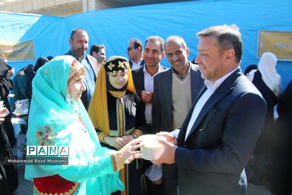 برپایی بازارچه خیریه توسط انجمن‌های اولیا و مربیان استان سمنان