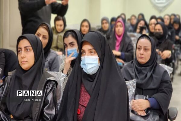برگزاری کارگاه توانمندسازی آموزگاران مدارس غیردولتی در ناحیه‌ یک‌ بهارستان